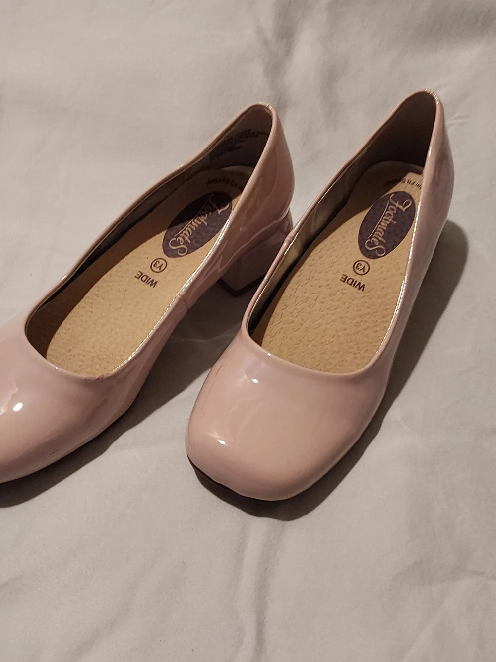 FootMates shiny patent